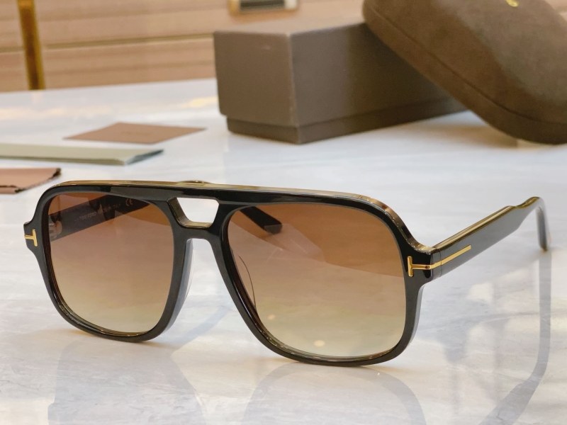 TOM FORD